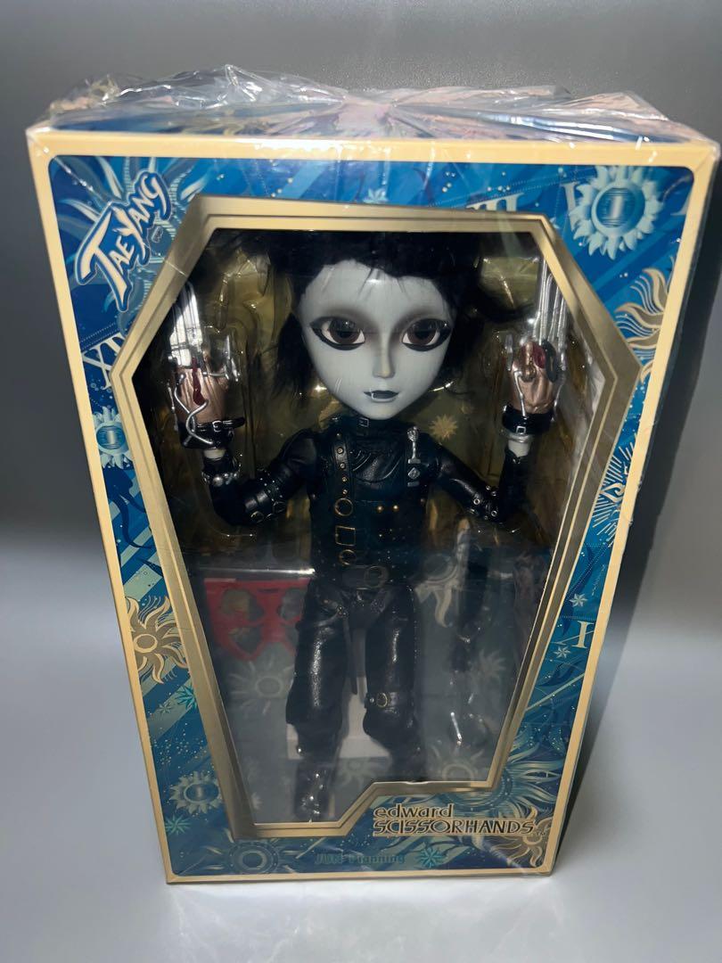 Edward Scissorhands Pullip TaeYang Doll Tim Burton by Jun Planning (Category: Figurines & Statues) located in Bacoor. Submitted by edburton (Listing ID 1155409946, Image 1). Description: Edward Scissorhands Pullip TaeYang Doll Tim Burton by Jun Planning What you see is what you get, big box Bought in Japan, rare and highly collectible Doll size approximately 14in tall.