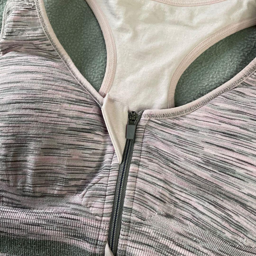 Front Zip Sports Bra (Category: Activewear) located in Manila. Submitted by shop.declutter (Listing ID 1155442029, Image 2). Description: Xs on tag.