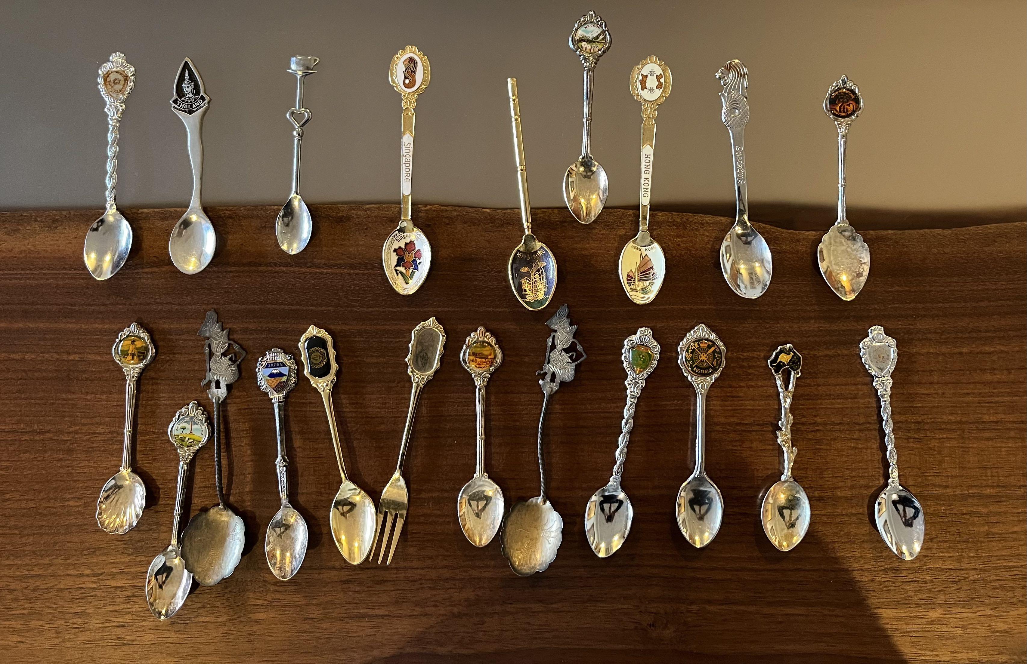 Lot of 21 souvenir spoons, Hobbies & Toys, Memorabilia & Collectibles,  Vintage Collectibles on Carousell