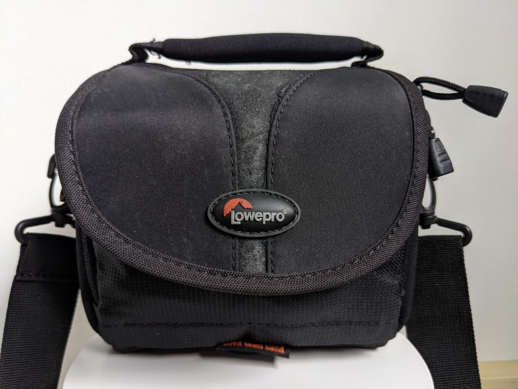 Lowepro mirrorless camera bag, Photography, Photography Accessories