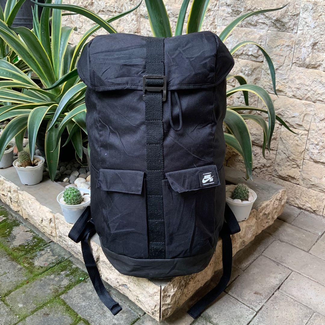 NIKE SB EXPLORE BACKPACK BLACK Fesyen Pria Tas Dompet Ransel