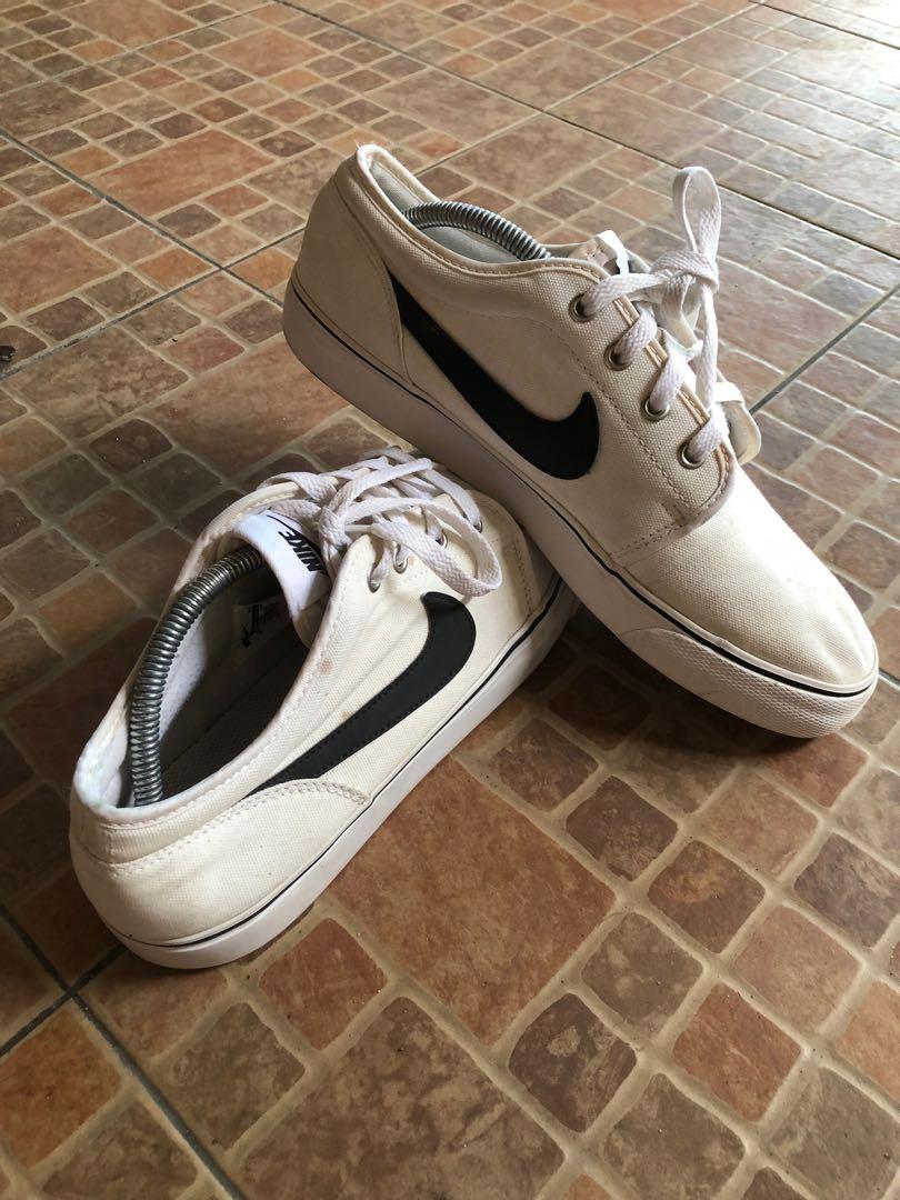 Nike toki low canvas top