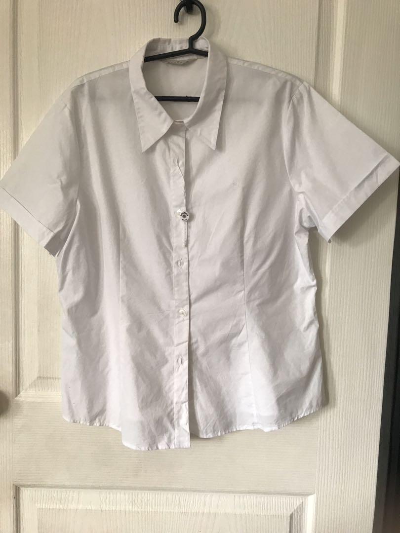 SALE! WHITE POLO LARGE (Category: Blouses) located in Capas. Submitted by stuffandgo (Listing ID 1155404916, Image 2). Description: Fits M to L.