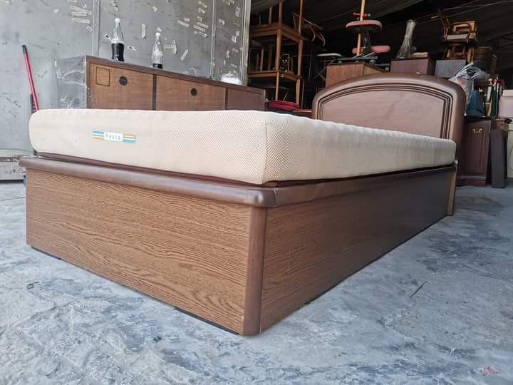 Single cot on sale olx