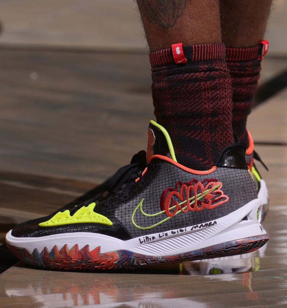 注目のブランド注目のブランドNIKE KYRIE LOW EP 27.5cm その他