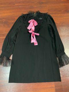 黑色蕾絲+粉色緞帶🎀短洋裝 長袖+珍珠釦設計