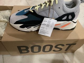 Yeezy 700 wave runner v2, Men's Fashion 