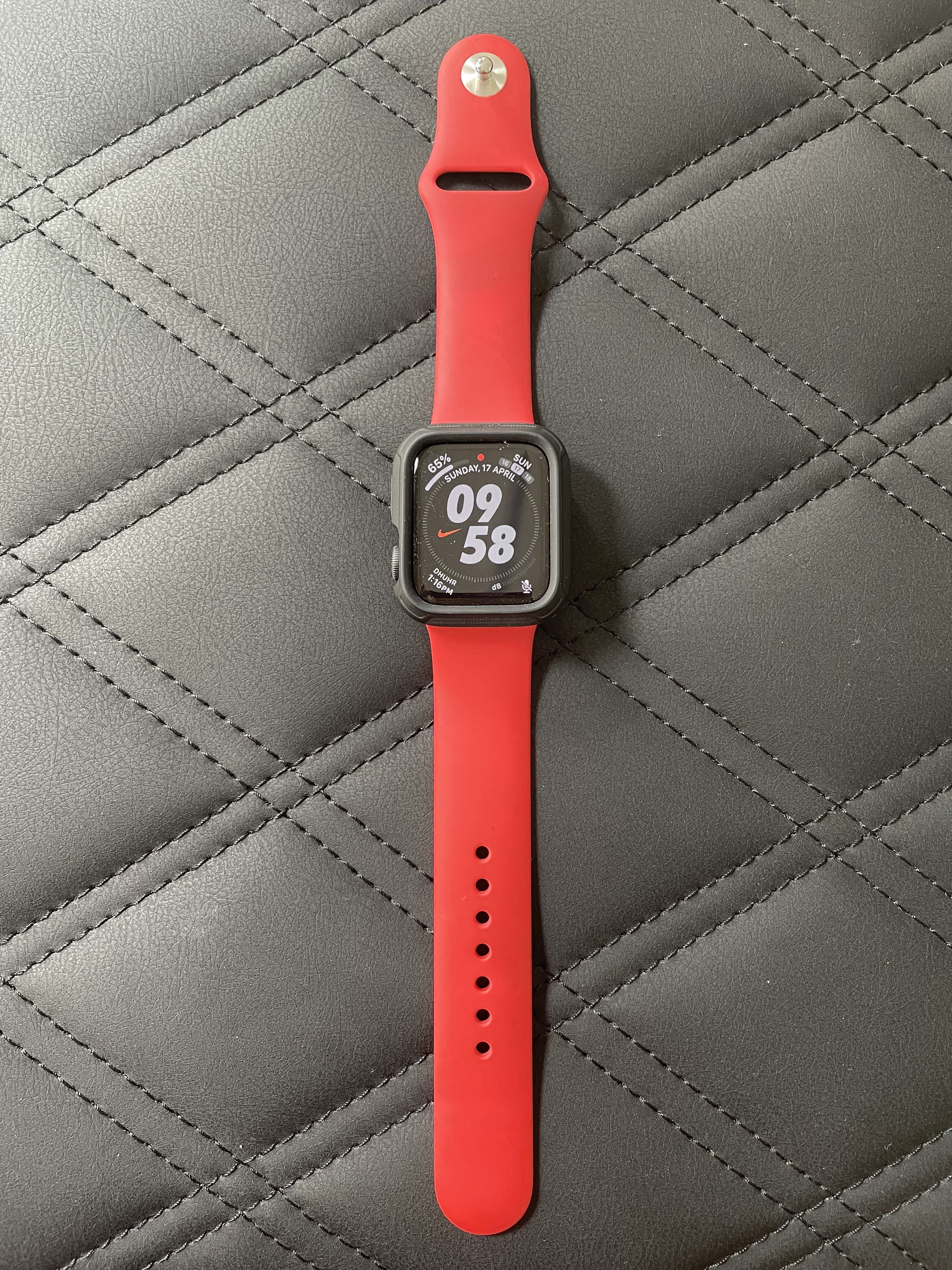 Apple watch SE Nike 40 mm, Mobile Phones \u0026 Gadgets, Wearables \u0026 Smart  Watches on Carousell