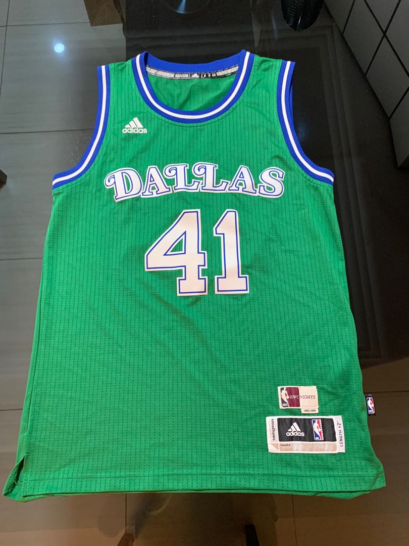 Dirk Nowitzki - Dallas Mavericks Retro NBA T-shirt :: FansMania
