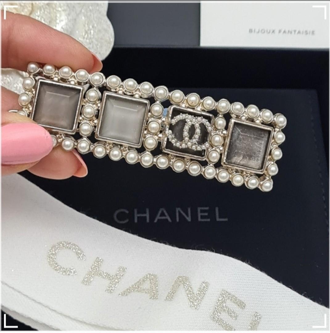 2022 CHANEL Holiday Set Hydration on Hand With Pearl Decorative Chain