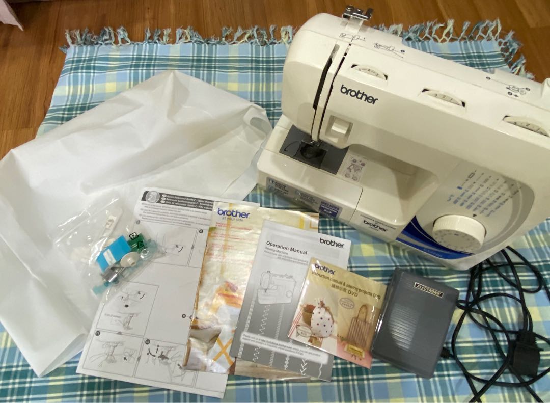 Brother Sewing Machine GS2700, Hobbies & Toys, Stationery & Craft
