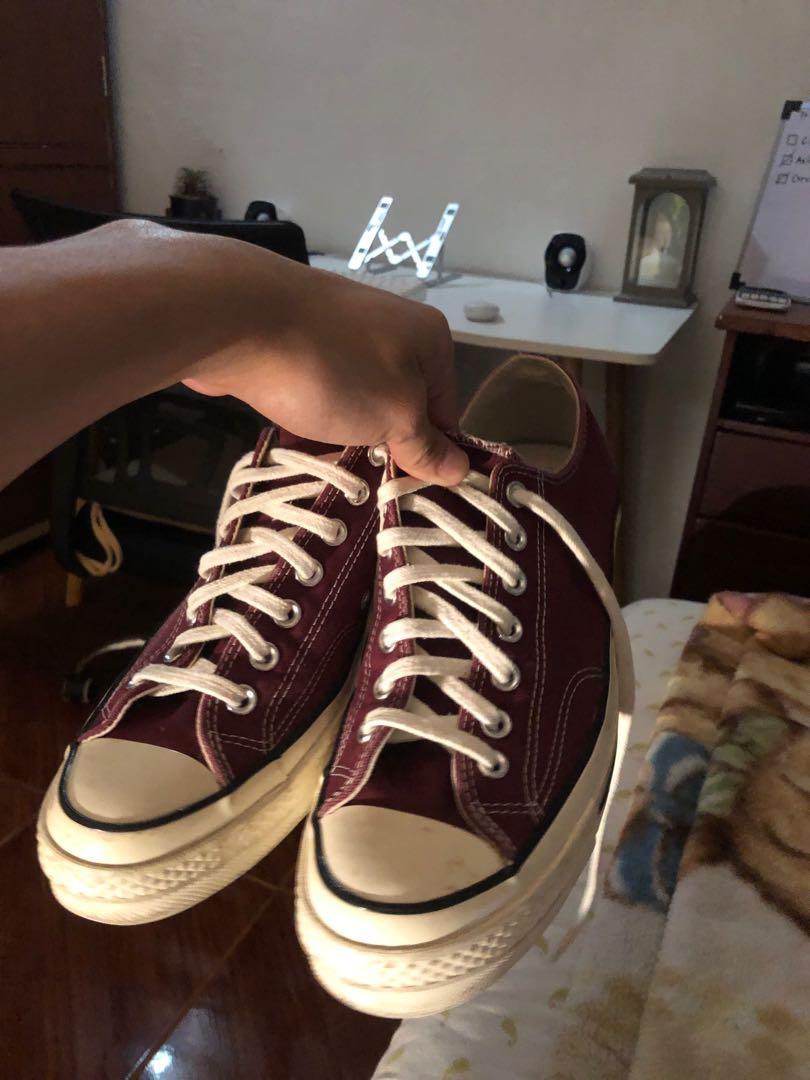 Maroon deals color converse