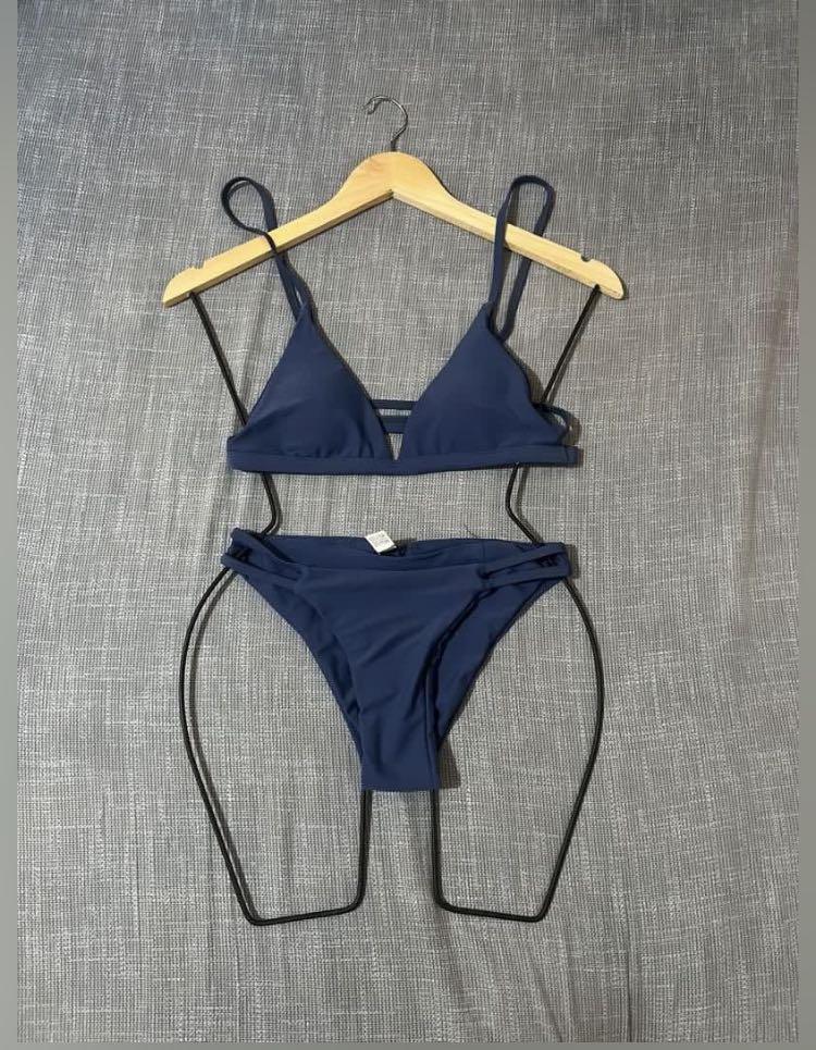 Dark blue two piece swimsuit (Category: Bikinis & Swimsuits) located in Quezon City. Submitted by gooooodoffers (Listing ID 1155674551, Image 1). Description: Medium.