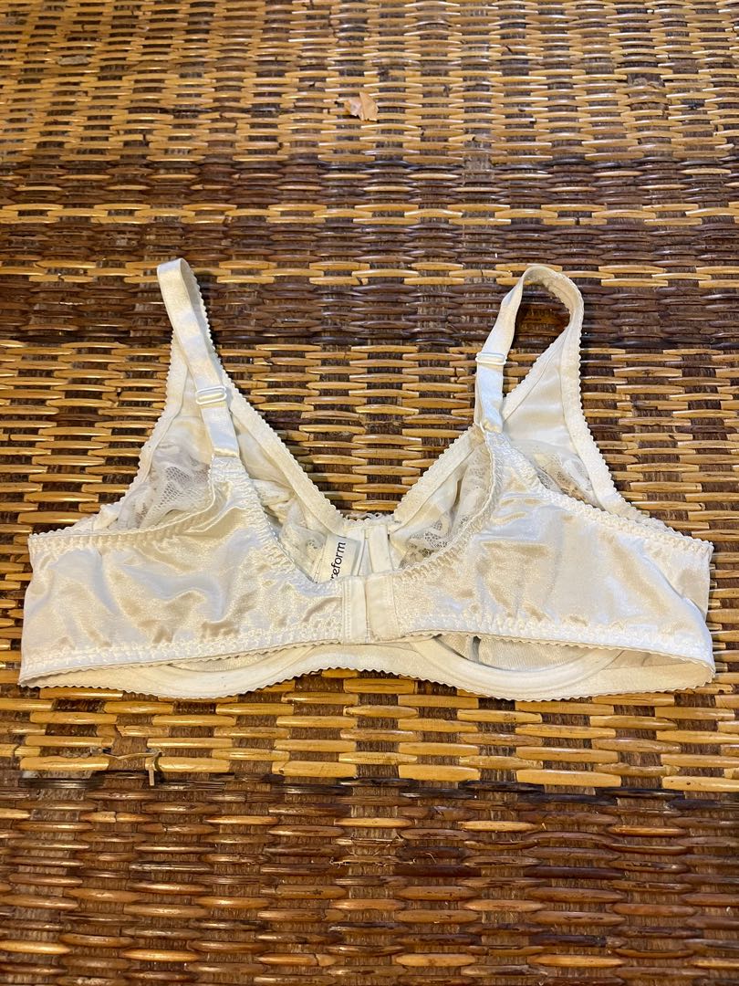 Bra 40c, Women's Fashion, New Undergarments & Loungewear on Carousell