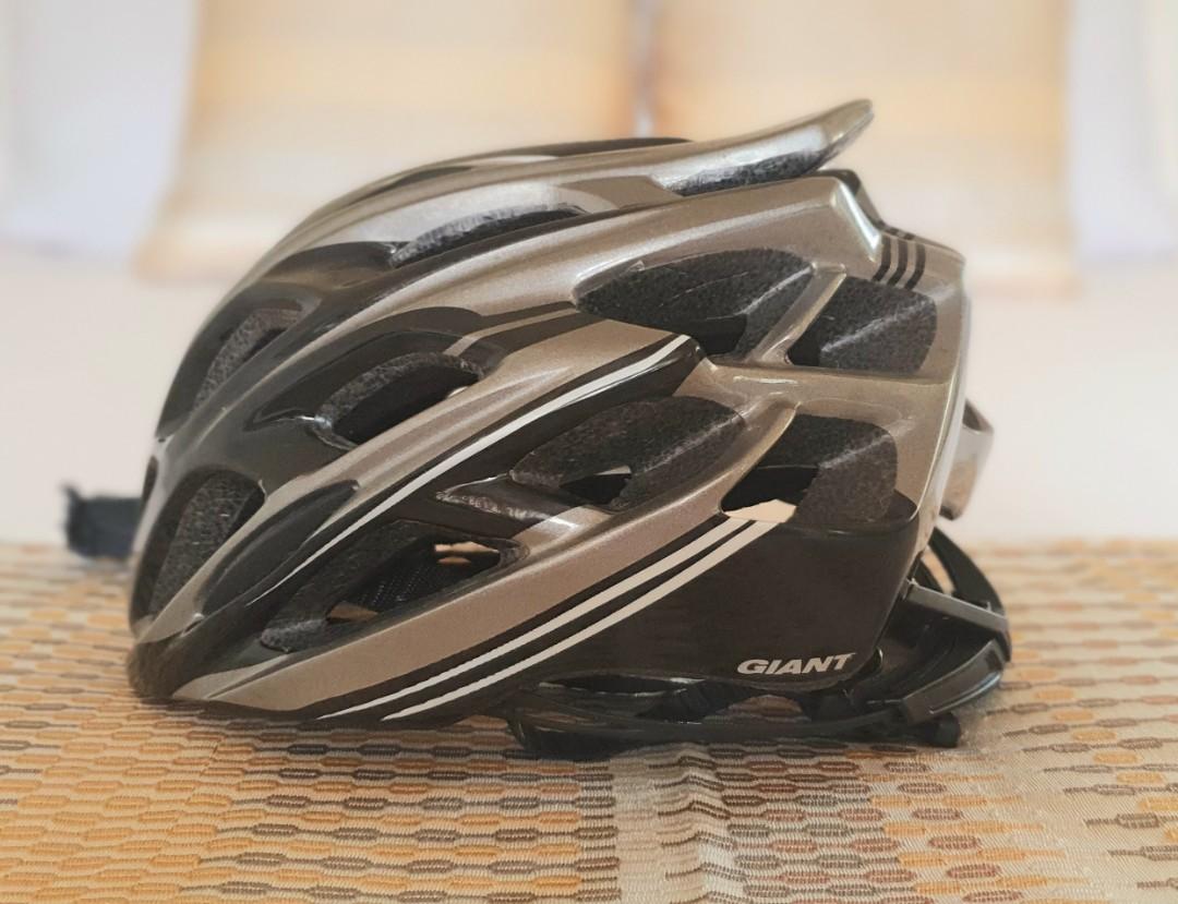 GIANT BIKE HELMET (Large Size), Sports Equipment, Other Sports