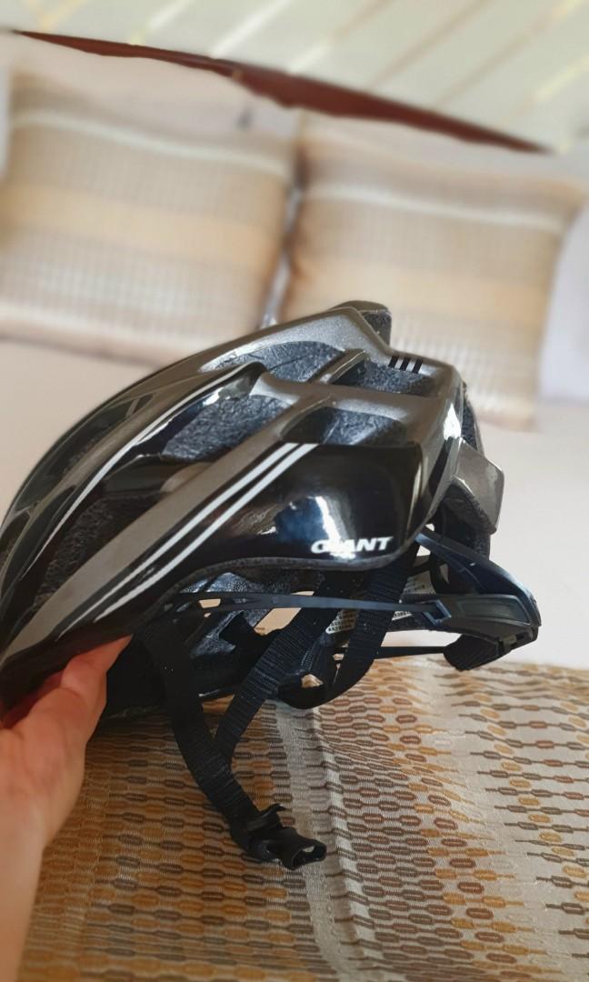 GIANT BIKE HELMET (Large Size), Sports Equipment, Other Sports