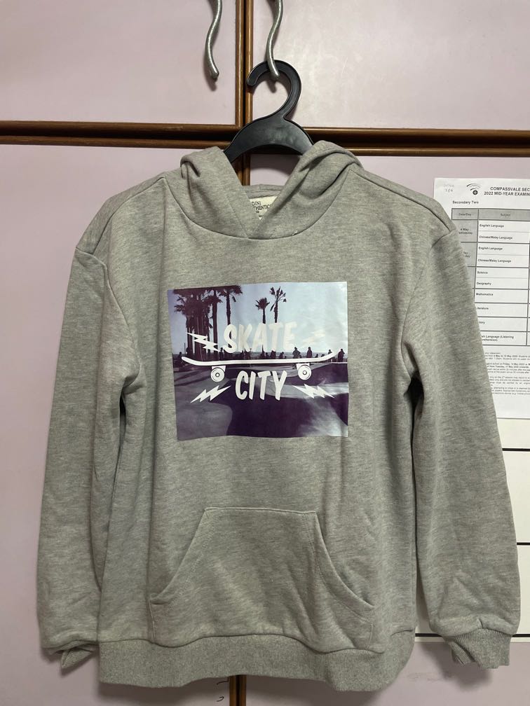 Grey Graphic hoodie, Men's Fashion 