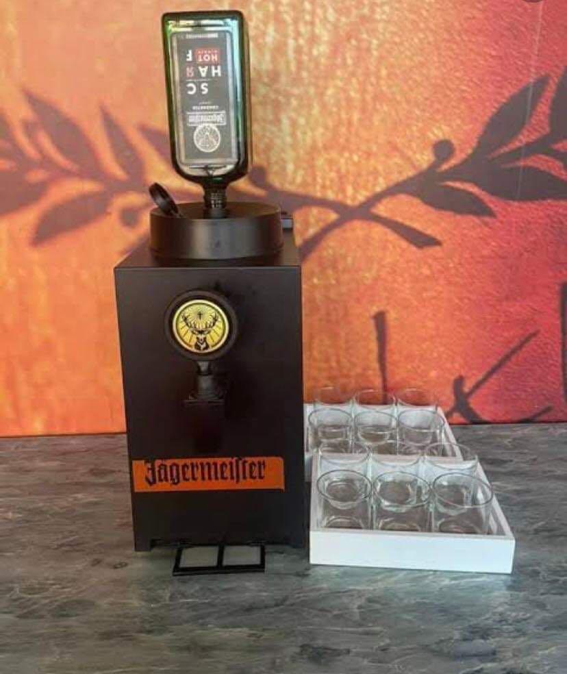 JAGERMEISTER TAP MACHINE with 6 shotglass, TV & Home Appliances