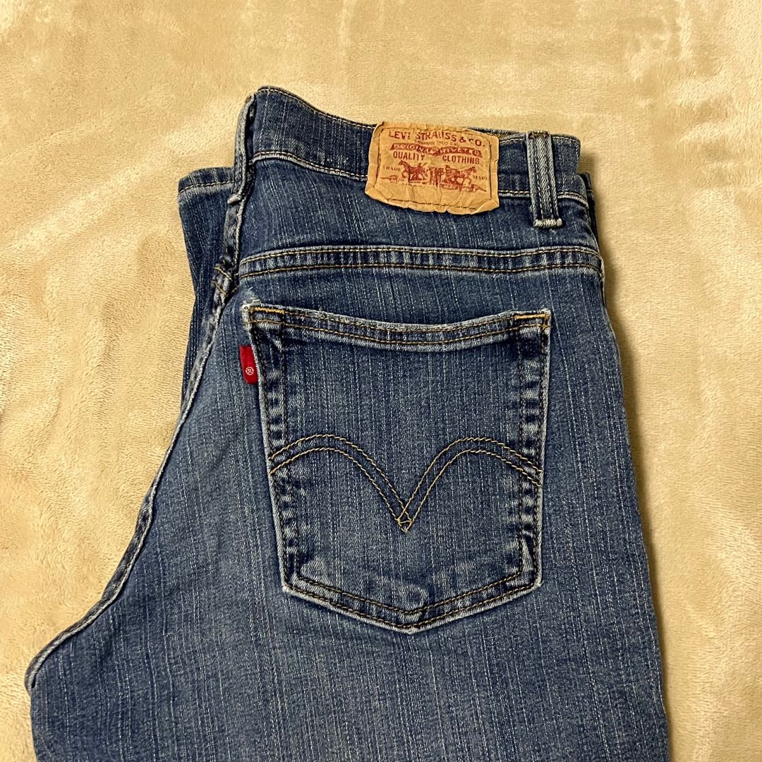 Levi's 550 Classic Relaxed Bootcut Jeans (Medium Wash), Women's Fashion,  Bottoms, Jeans on Carousell