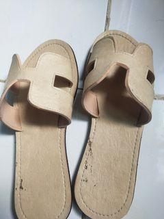 Liliw flat sandals