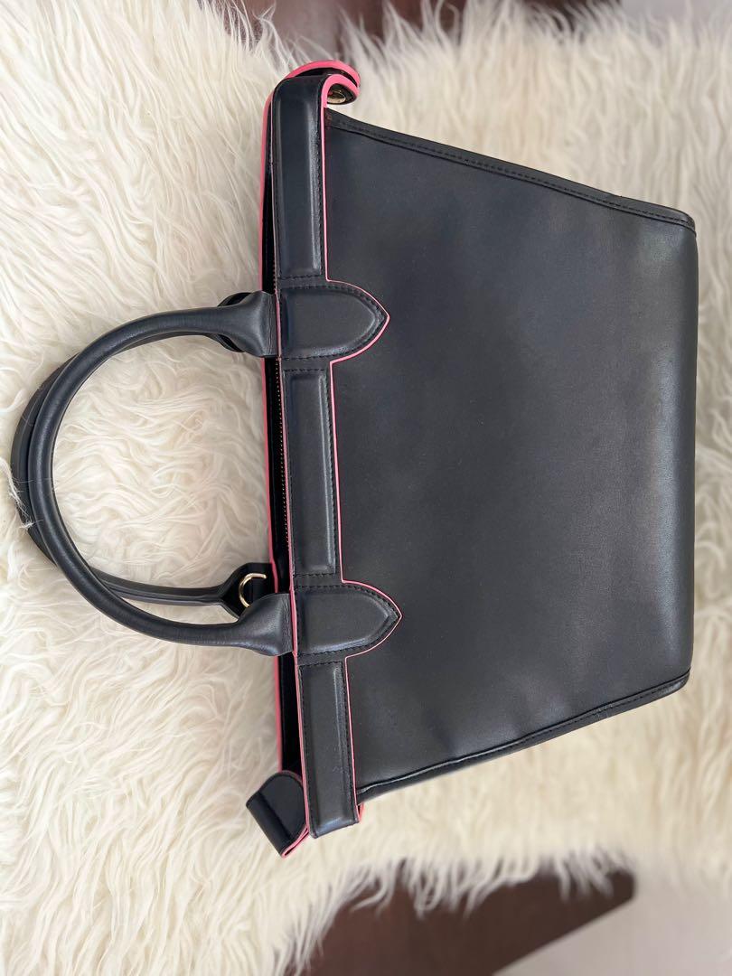 Long Champ Handbag (Category: Tote Bags) located in Cebu City. Submitted by quinching (Listing ID 1155564591, Image 2). Description: RFS: Decluttering. In good condition no bakbak. .