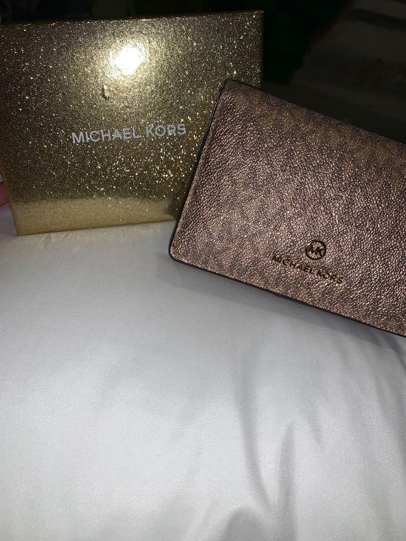 MICHAEL KORS JET SET CHARM WALLET ROSEGOLD