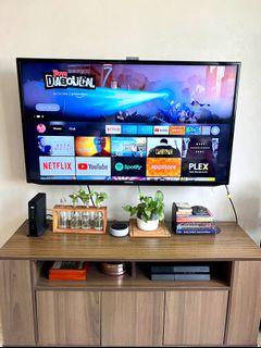 Moving out sale: Samsung Smart TV with wall bracket and TV Stand