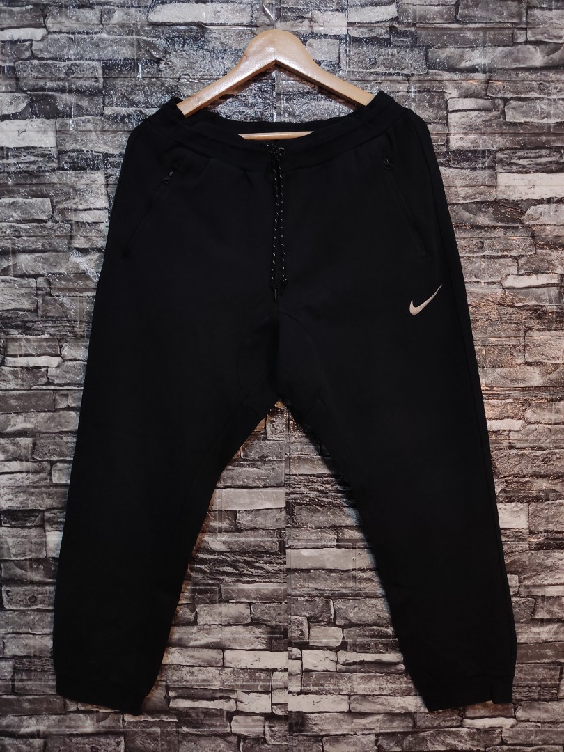 Nike joggers with clearance zip pockets