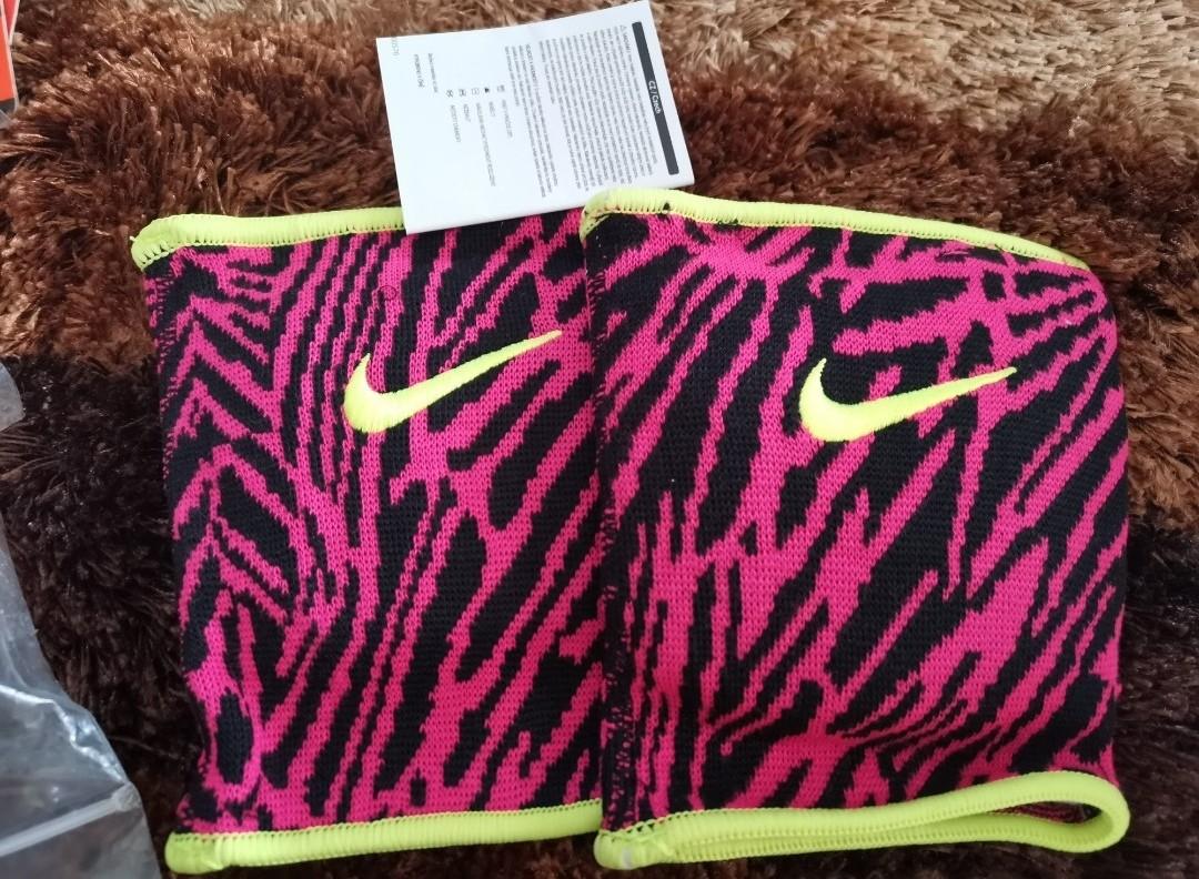 Pink nike shop knee pads