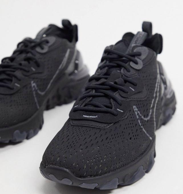 Nike react vision triple black, 男裝, 鞋, 波鞋 Carousell