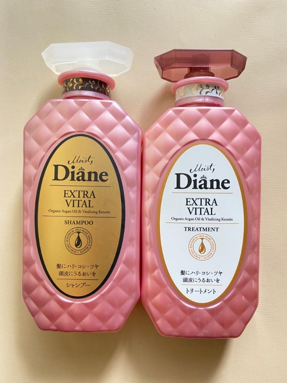 PAKET Moist Diane EXTRA VITAL Shampoo + Treatment, Kesehatan