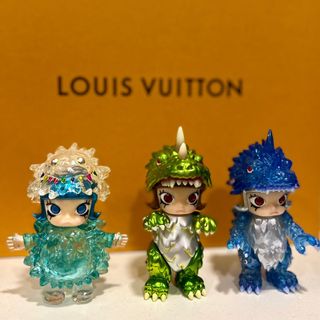 (Category: ) located in . Submitted by wardrobe.archives (Listing ID 1155717014, Image 1). Description: .
