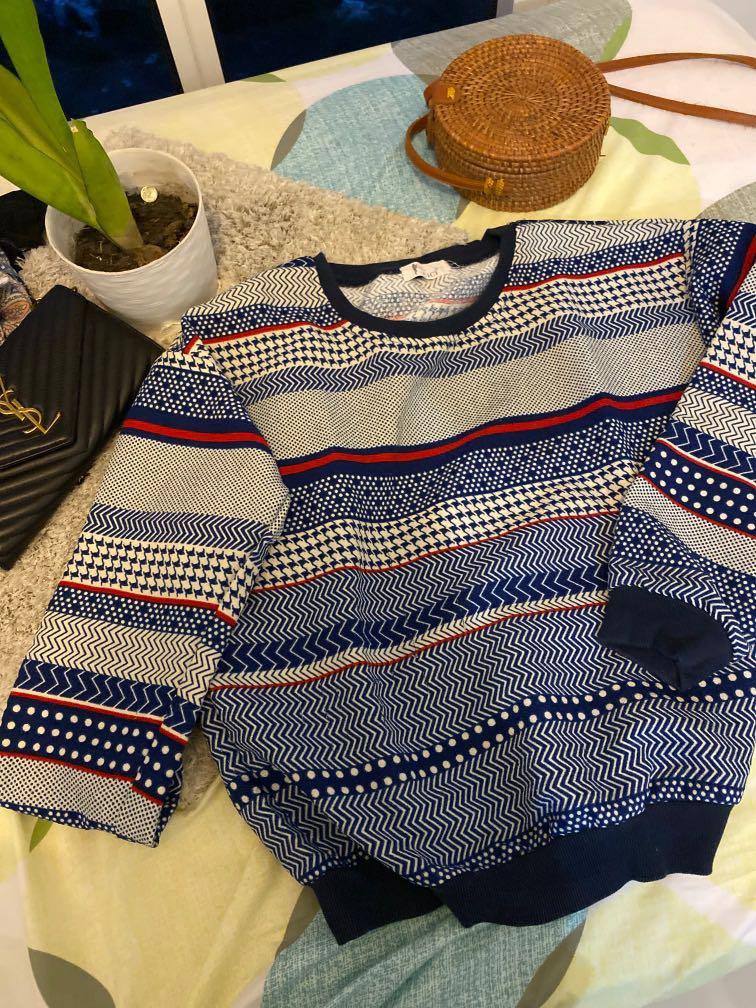 Pull Over (Category: Longsleeves) located in Manila. Submitted by yourdeclutterdiva (Listing ID 1155657863, Image 1). Description: .