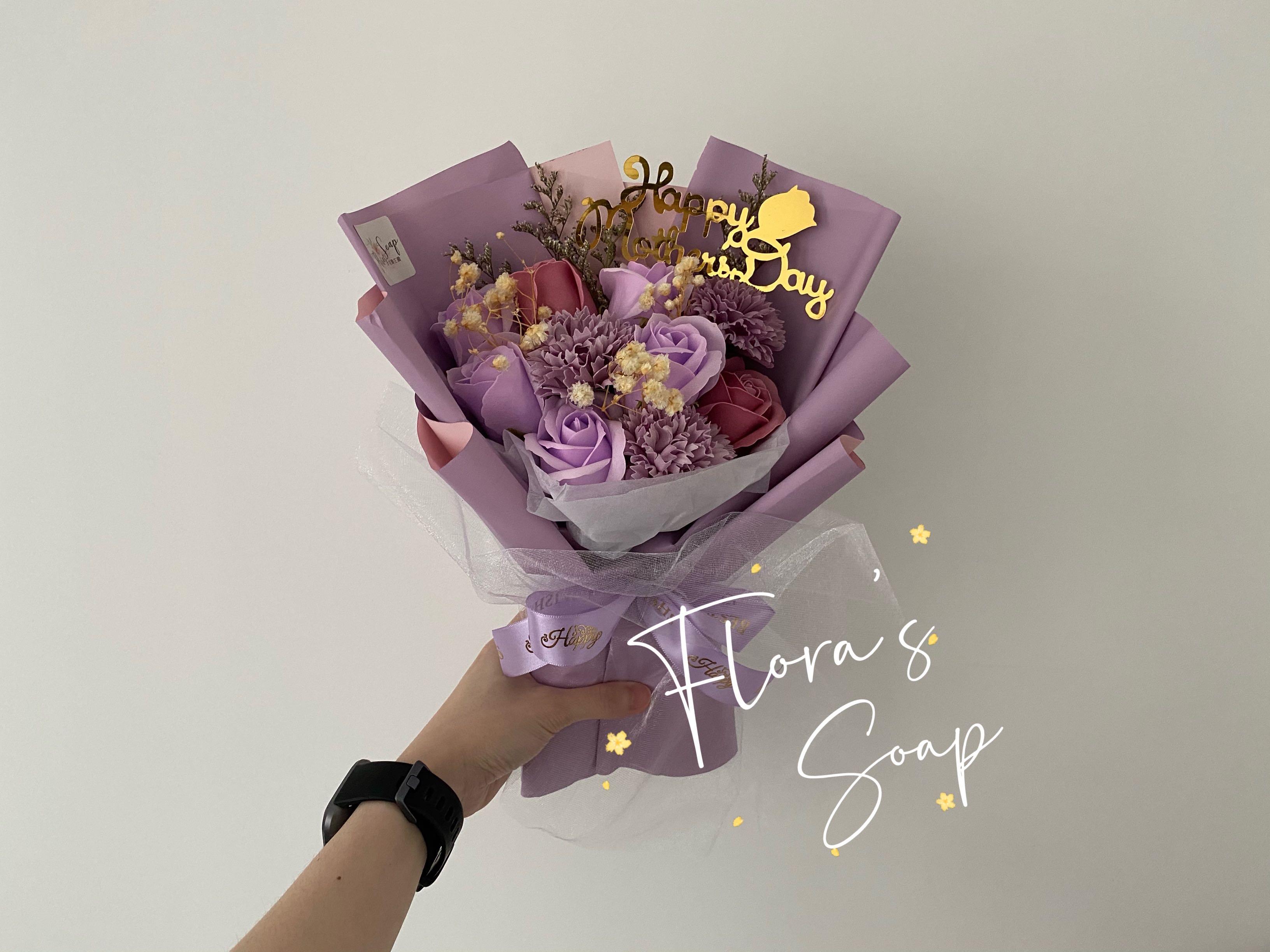 22母親節香皂花束粉紫系康乃馨玫瑰香皂花配滿天星情人草乾花花束 興趣及遊戲 手作 自家設計 文具及工藝 花