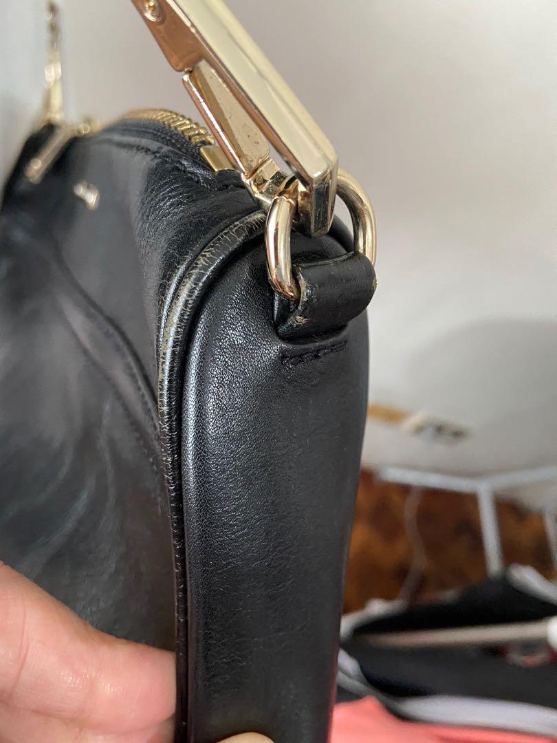 Rebecca Minkoff MAC Black Sling Bag (Category: Luxury Bags & Wallets) located in Quezon City. Submitted by maugo (Listing ID 1155620208, Image 3). Description: 7/10 condition With sign of usage Bought this in the US at P10k Meet: Theatre Mall, Greenhills.