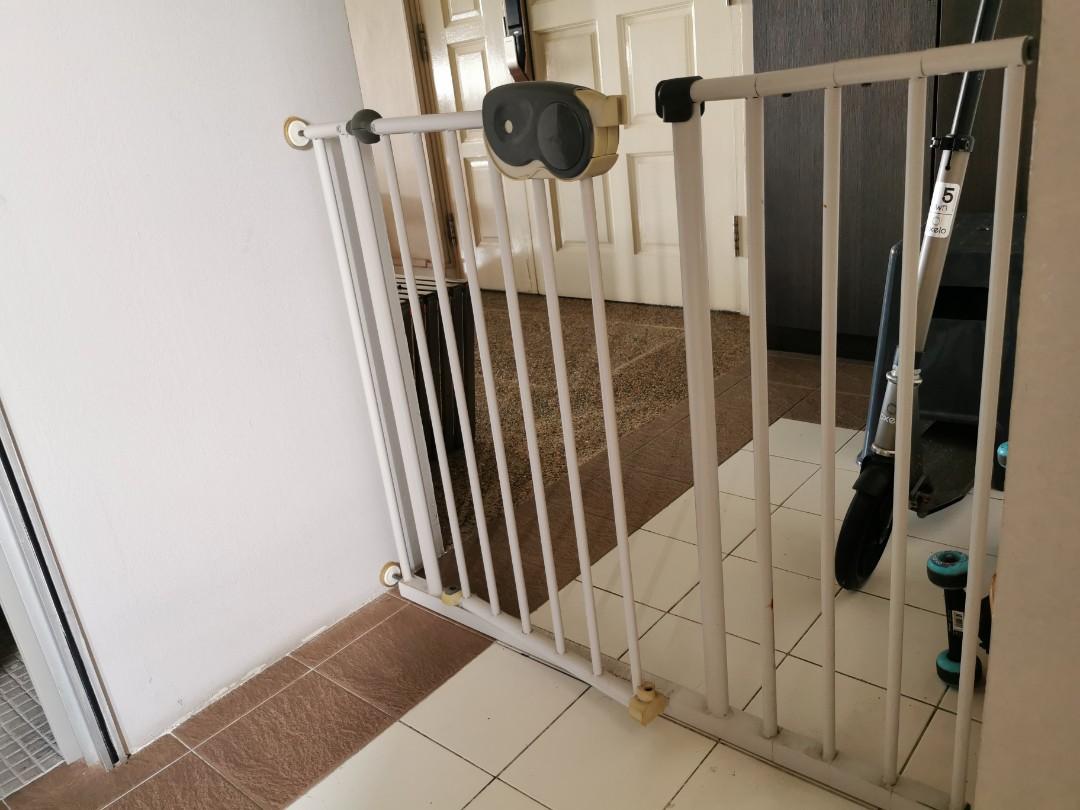Safety 1st Baby Gate (Used), Babies & Kids, Babies & Kids Fashion on Carousell