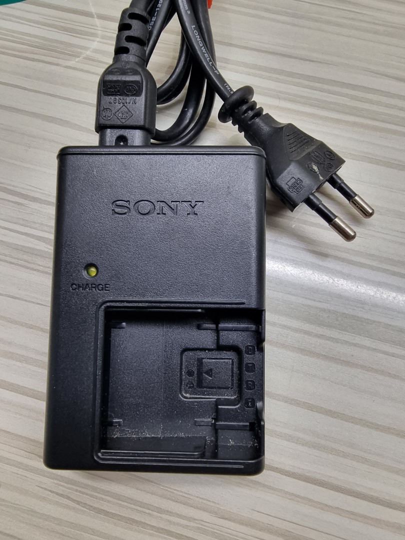 Sony camera battery charger BCCSD, Photography, Photography Accessories, Batteries & Chargers