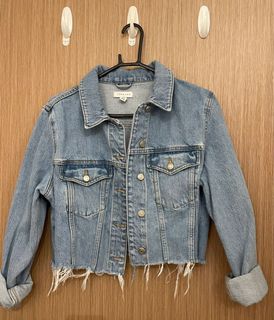 (Category: ) located in . Submitted by clearherwardrobe (Listing ID 1155630666, Image 1). Description: .