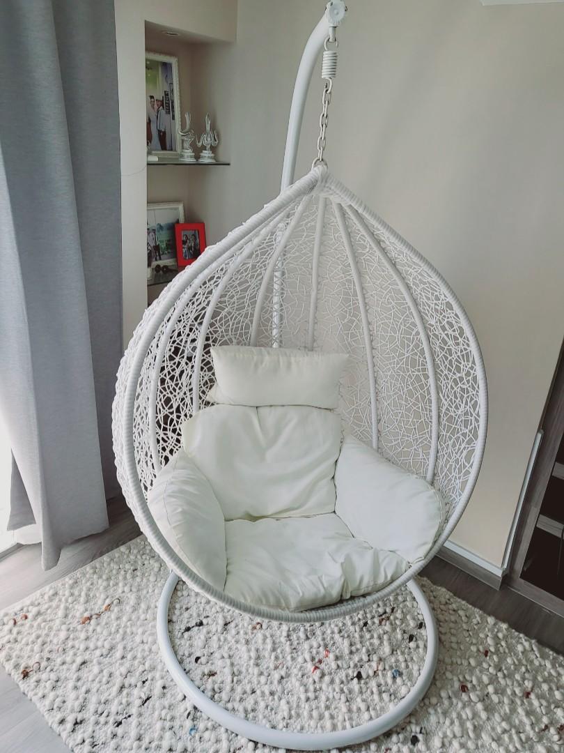 Second hand shop swing chair