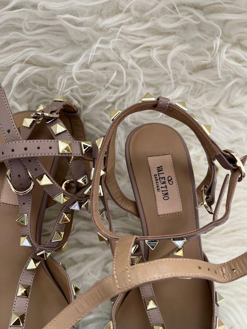 Valentino pumps original 100% (Category: Heels) located in Cebu City. Submitted by quinching (Listing ID 1154095737, Image 2). Description: Preloved Original Valentino in size 39 very slightly used. RFS: Too big for me..