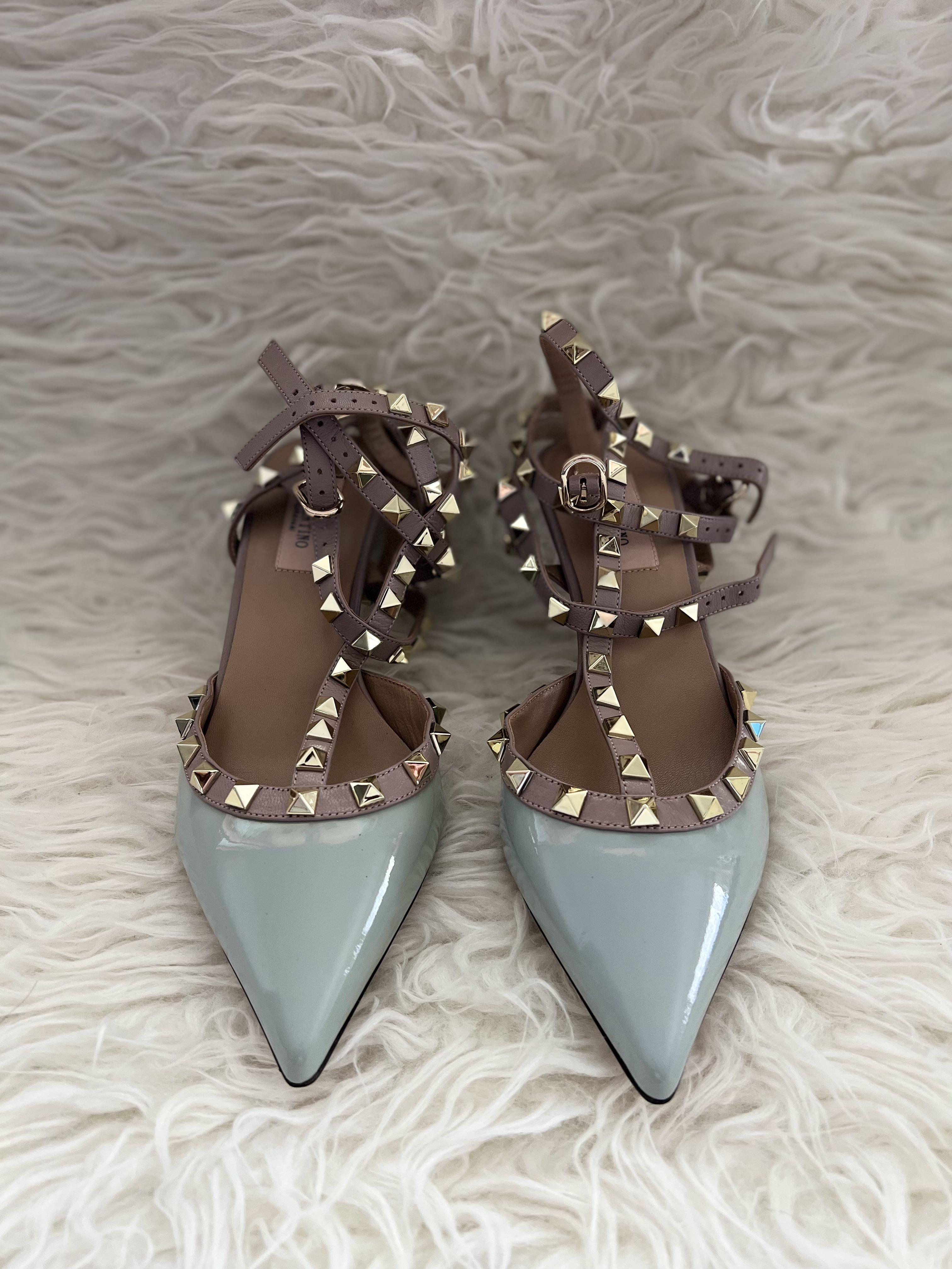 Valentino pumps original 100% (Category: Heels) located in Cebu City. Submitted by quinching (Listing ID 1154095737, Image 1). Description: Preloved Original Valentino in size 39 very slightly used. RFS: Too big for me..