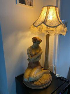 Vintage Table Lamp !