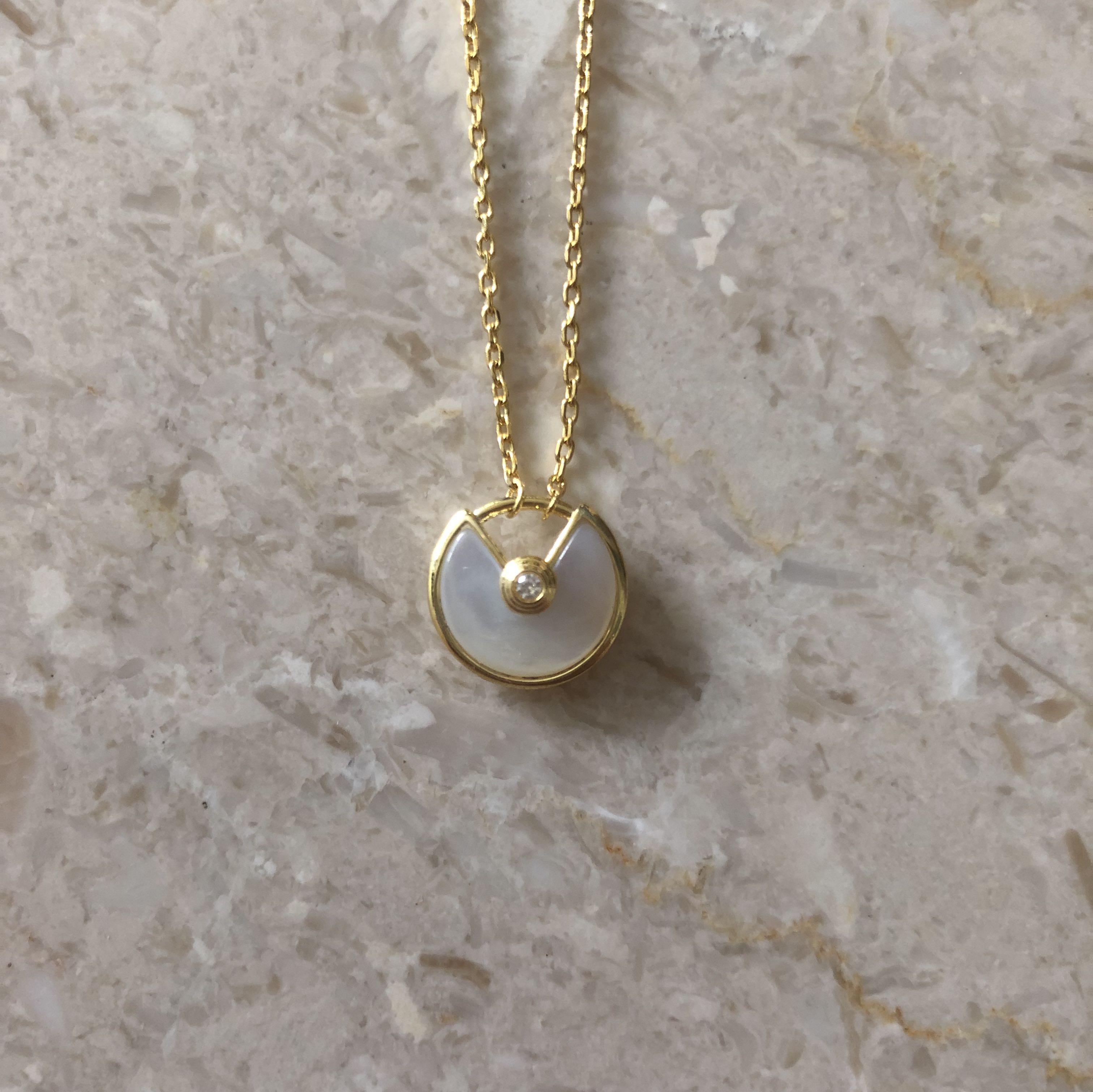 White Mother of Pearl Amulette Gold Necklace Women s Fashion