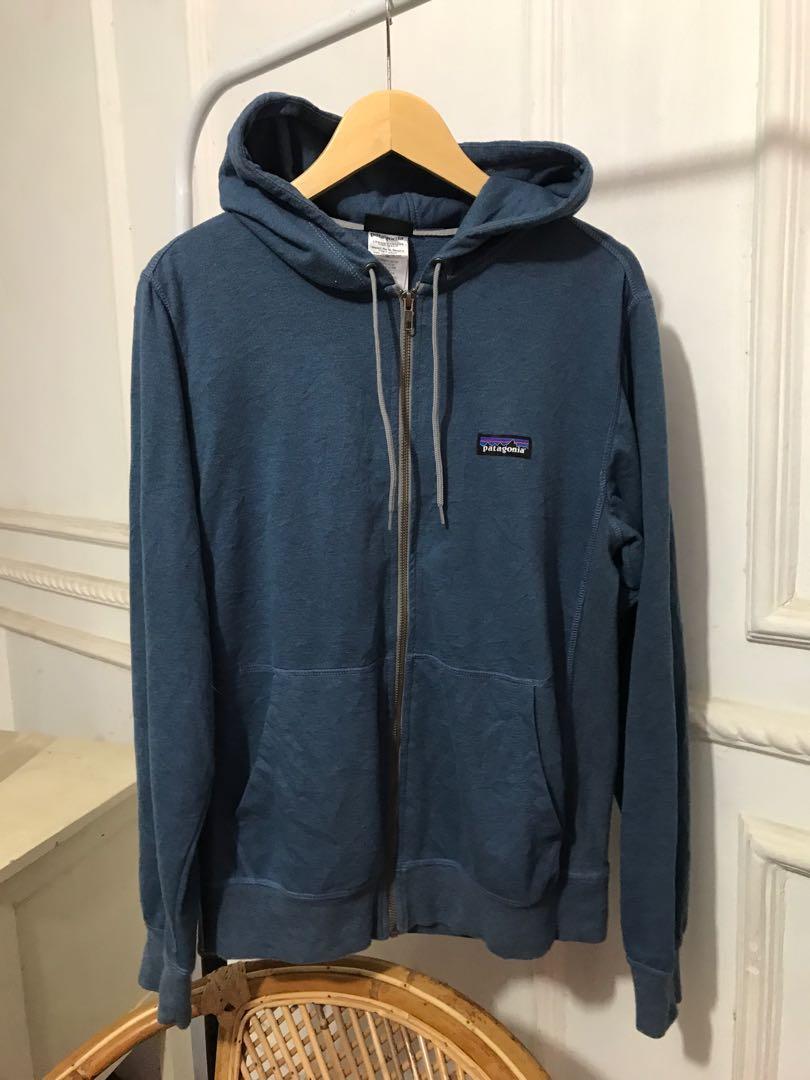 zip hoodie patagonia small logo, Fesyen Pria, Pakaian , Atasan di Carousell
