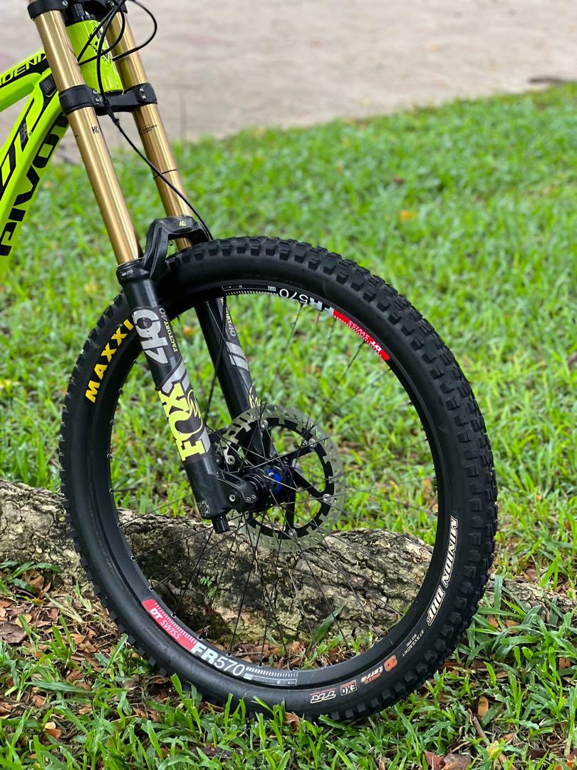 27.5 Pivot Phoenix Full Carbon mountain bike downhill fox sram nx 