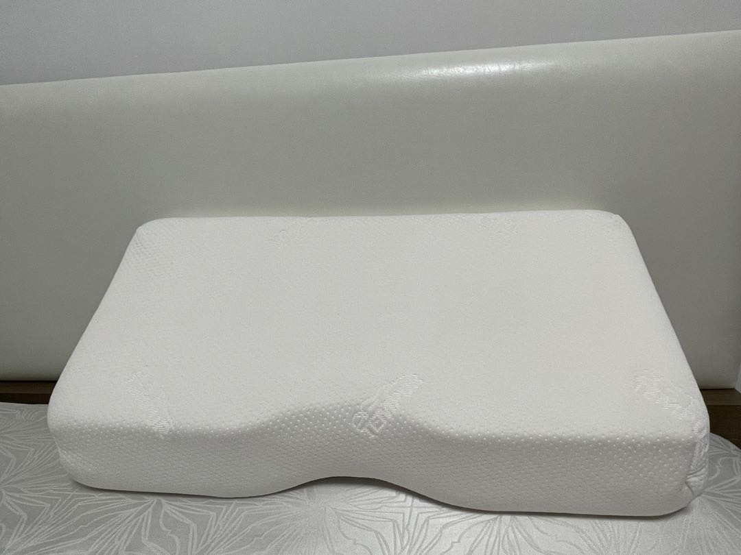 99 new Tempur Millennium Pillow Size Queen M, 傢俬＆家居, 傢俬, 床架及床褥 Carousell