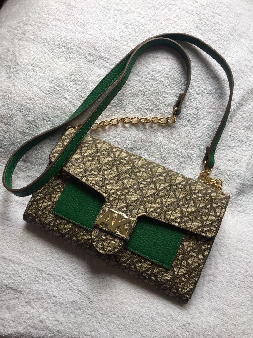💯🇺🇸 ANN KLEIN SLING WALLET (Category: Luxury Bags & Wallets) located in Paranaque City. Submitted by curatedluxury (Listing ID 1155928176, Image 3). Description: Original US Bought.