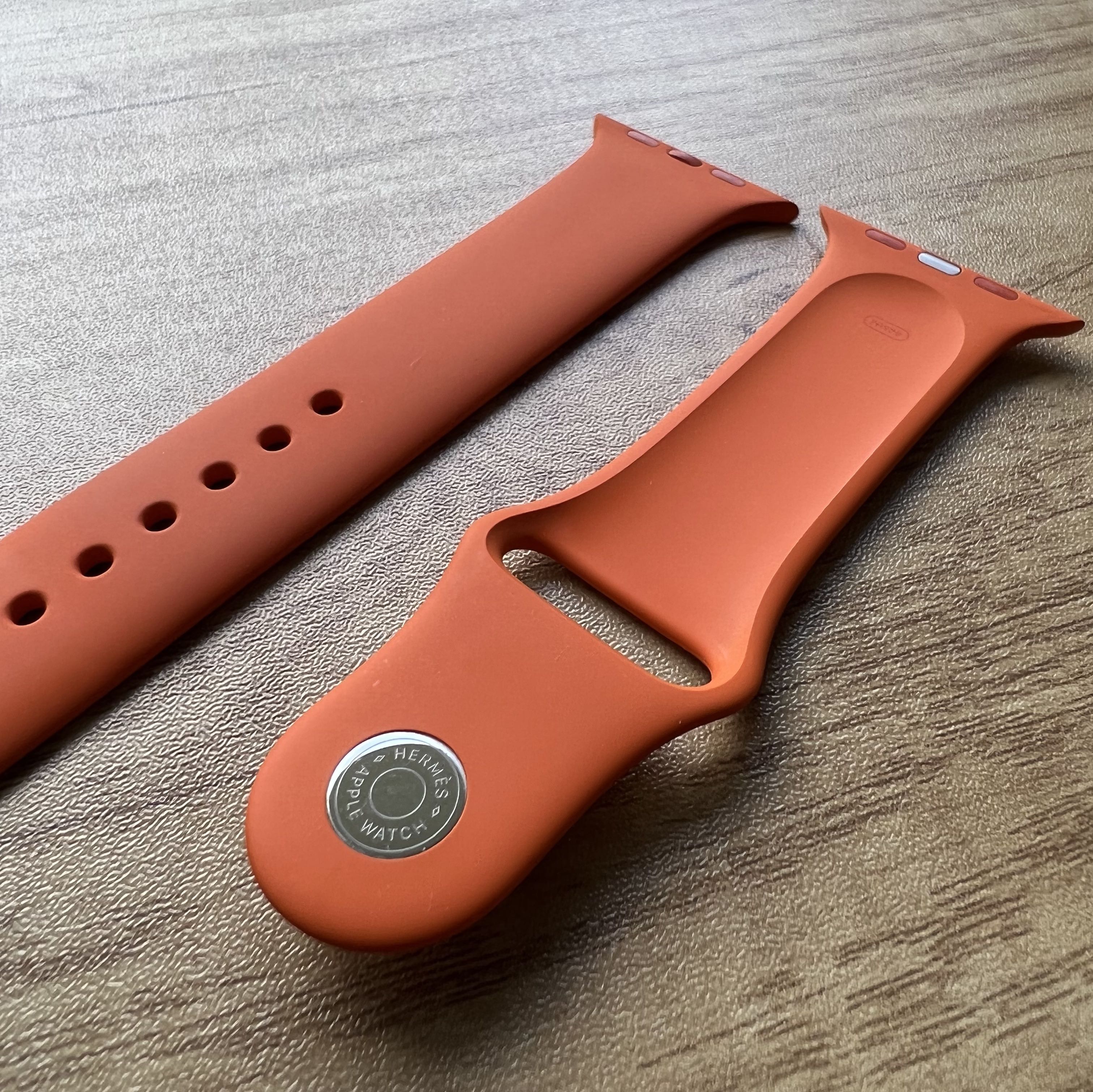 Authentic Hermes Apple Orange Sport Band 44mm Mobile Phones