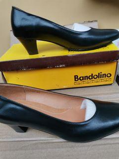 Bandolino Black Pumps
