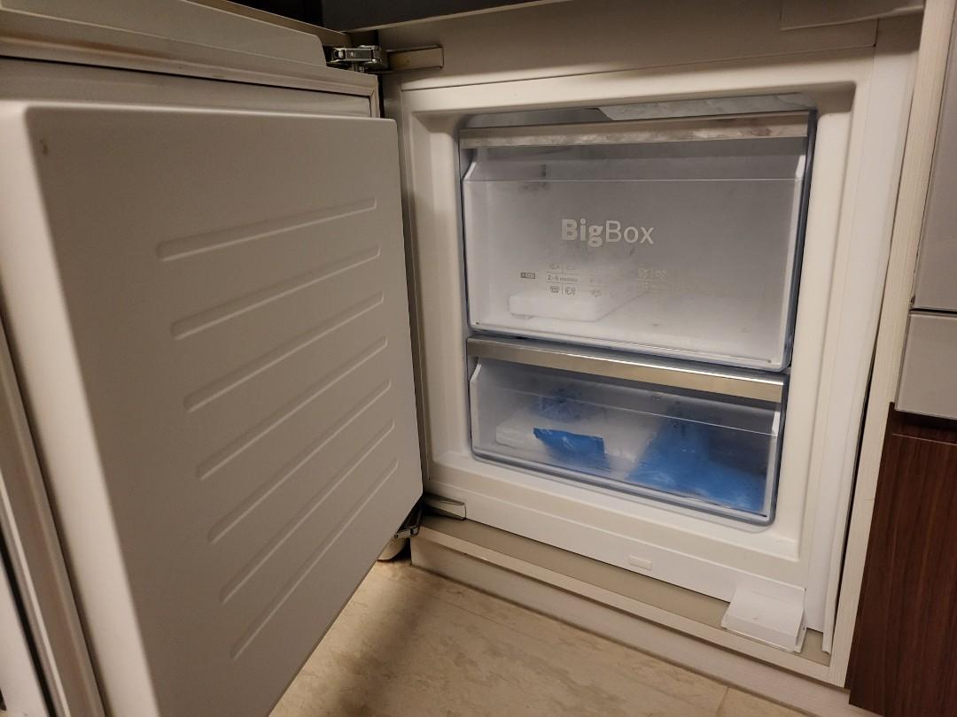 Bosch builtin fridge, TV & Home Appliances, Kitchen Appliances